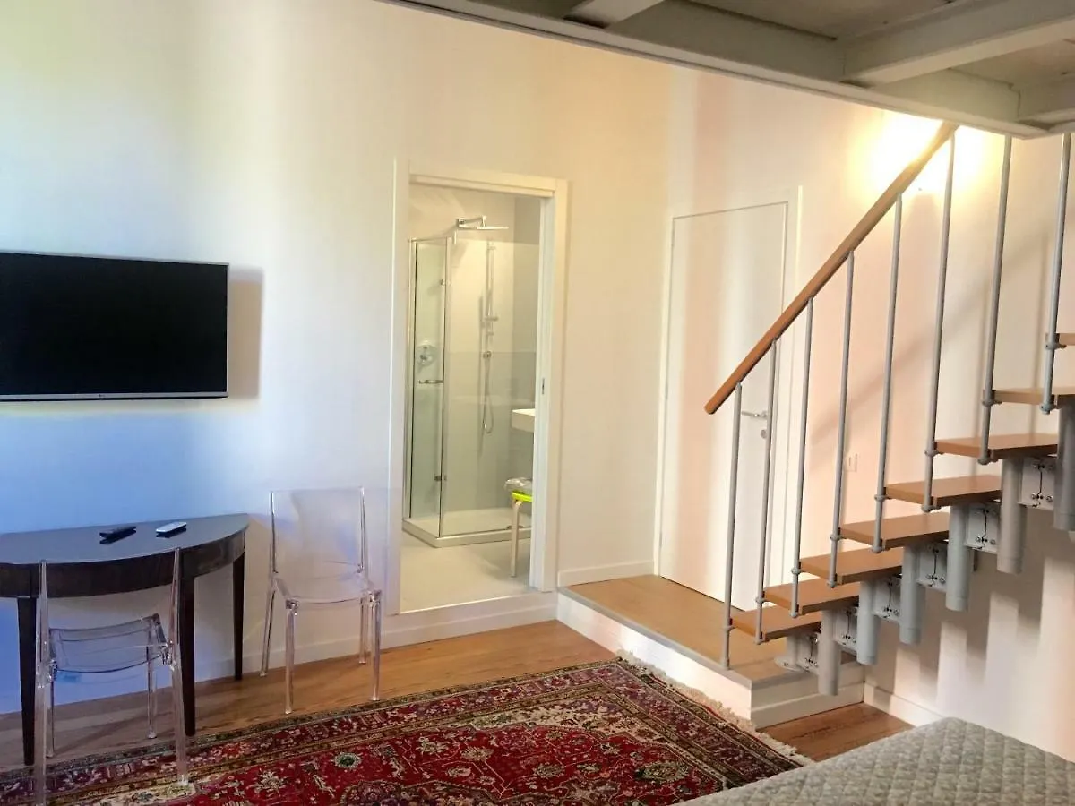 B&B Second Floor Centro Storico בולוניה 2*,